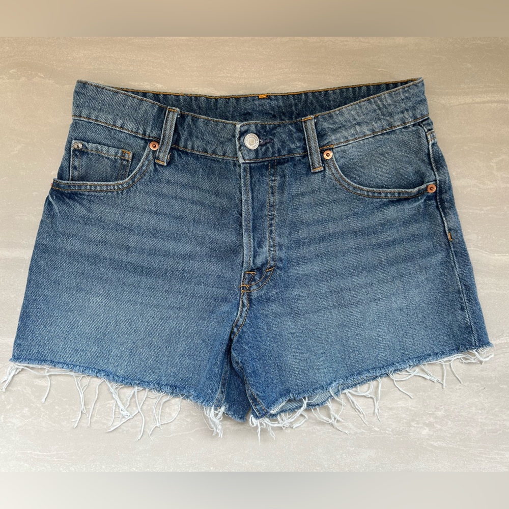 H&M Blue Jean Shorts 90’S BoyFriend with Frayed Hem 35%Cotton